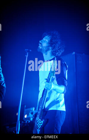 Wolverhampton, UK. 6th February, 2015. The Kaiser Chiefs live at Wolverhampton Civic Hall, Ricky Wilson performs and is on fire. Simon Rix adds bass and backing vocals Credit:  Malcolm Brice/Alamy Live News Stock Photo