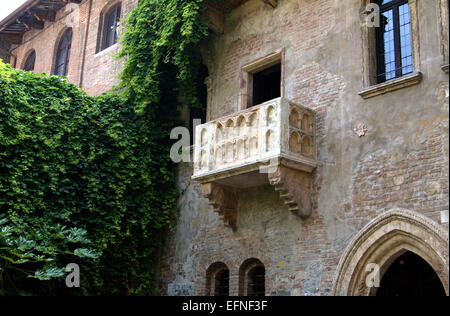 Norditalien, Verona, Casa Capuleti, Haus und Balkon der Giulietta, Romeo und Julia Stock Photo