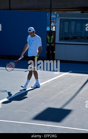 Roger Federer warm up session and played against Lleyton Hewitt in the Australian Open 2010 Stock Photo