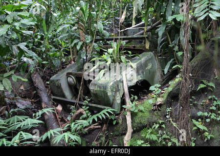 Land Rover breakdown in the Darién Gap.Border crossing Panama Colombia.near Pirre ranger station Stock Photo