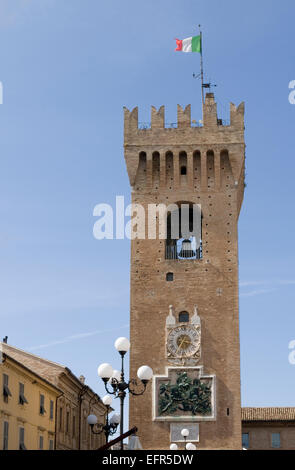 La torre Civica (the Civic Tower) in Piazza Giacomo Leopardi, Recanati, Marche Stock Photo