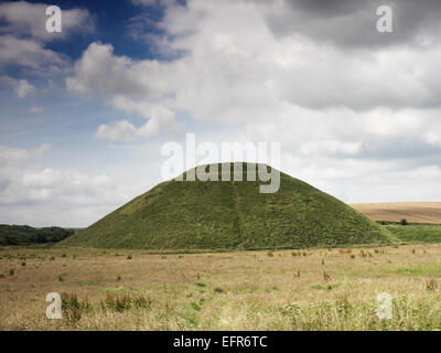 Silbury Hill near Avebury, Wiltshire, England, UK Stock Photo