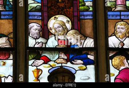 Stained Glass window depicting Jesus offering communion to His Apostles at the Last Supper Stock Photo