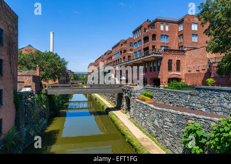 Chesapeake and Ohio Canal from Wisconsin Ave NW bridge, Georgetown, Washington DC, USA Stock Photo