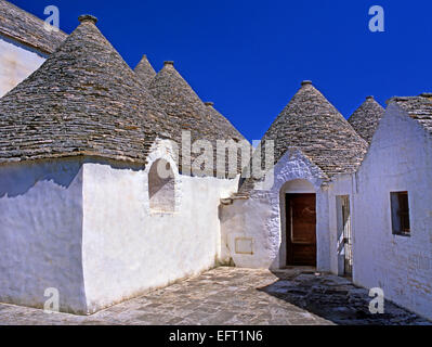 Alberobello, Puglia, Italy. Trulli (whitewashed stone houses typical in this region). UNESCO World Heritage Site Stock Photo