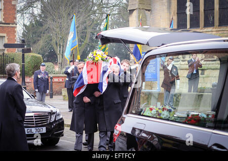 Newark-On-Trent, Nottinghamshire, UK.10th February, 2015. Mr Lewis Renshaw, who served with the Royal Artillery in the second world war, died after battling injuries sustained in a car crash.  Mr Renshaw, of Newark, was an anti-aircraft gunner during the Battle of Britain.  He went on to serve in the aborted Norway campaign and escaped in a rowing boat.  Mr Renshaw was in the first Battle of El Alamein in North Africa and was blown up at the Battle of Monte Cassino, Italy. Credit:  IFIMAGE/Alamy Live News Stock Photo