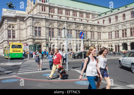 Vienna State Opera building street scene. Vienna, Austria Stock Photo
