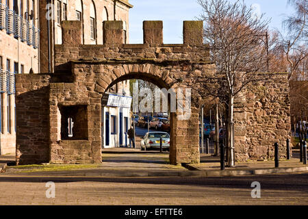 The George Wishart Arch is the last surviving remnant of the old city walls in Dundee situated along the Cowgate, Scotland, UK Stock Photo