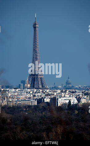 PARIS, FRANCE - THE EIFFEL TOWER; THE GOLDEN DOME OF LES INVALIDES CAN BE SEEN LOWER LEFT OF THE TOWER AND TO ITS RIGHT, THE PARTHENON. PHOTO:JONATHAN EASTLAND REF: D1X60104 875 Stock Photo