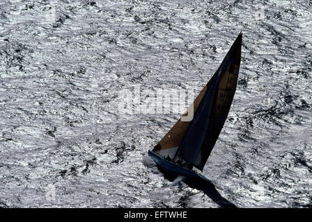 AJAXNETPHOTO - 1986. - FREMANTLE, AUSTRALIA. -  AMERICA'S CUP -AUSTRALIA IV, DEFENDERS ELIMINATION TRIALS, GAGE ROADS. PHOTO:JONATHAN EASTLAND/AJAX REF:866938 HDD YAR Stock Photo