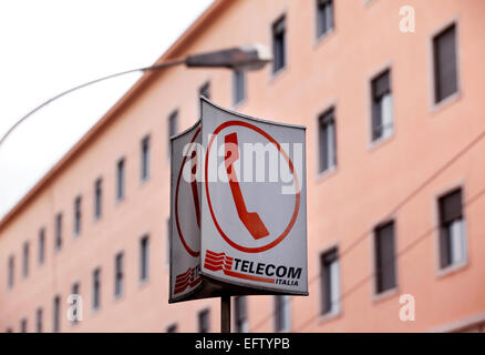 Telecom Italia payphone logo in Chieti, Italy. Stock Photo
