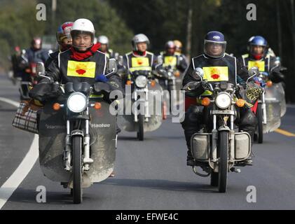 (150211) -- QUANZHOU, Feb. 11, 2015 (Xinhua) -- Zhongfu Linsheng (L, front) carries his wife by riding a motorcycle on the way to returning home in Jiubao Township in Ruijin City, east China's Jiangxi Province, Feb. 9, 2015. Zhongfu Linsheng and his wife have been working in a shoe factory in Quanzhou, southeast China's Fujian Province, 492 kilometers away from their hometown. For family union during the Spring Festival, they started off from Quanzhou on 6 a.m. on Feb. 9 by motorcycle and finally arrived at home after a 12-hour trip. The Spring Festival, or Chinese Lunar New Year holiday, whic