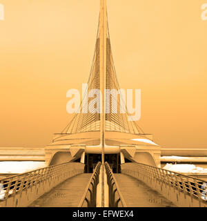 The Milwaukee Art Museum features an addition designed by architect Santiago Calatrava. Stock Photo