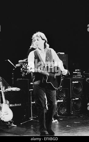 Paul McCartney on stage in Italy during his 1989 World Tour Stock Photo