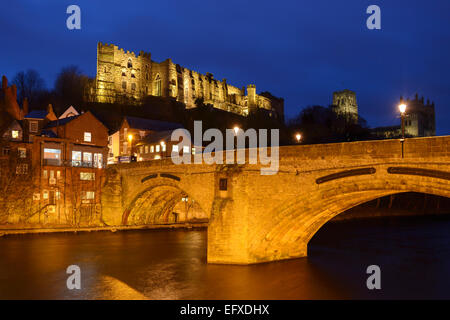 Durham Castle and Cathedral alongside the River Wear at night Stock Photo