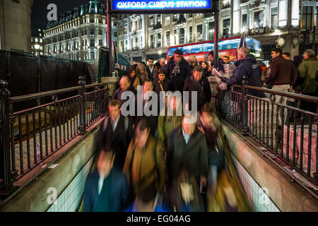 London, UK. 12th Feb, 2015. Rush Hour in Central London Credit:  Guy Corbishley/Alamy Live News