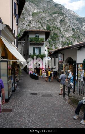 Narrow streets and historic buildings dominate the old town of Limone. Limone sul Garda is located on the western shore of Lake Garda in the province of Brescia, in Lombardy, Italy. Photo: Klaus Nowottnick Date: August 28, 2014 Stock Photo