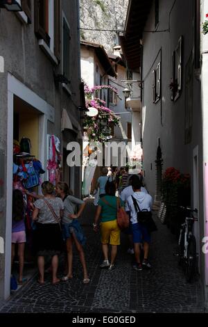 Narrow streets and historic buildings dominate the old town of Limone. Limone sul Garda is located on the western shore of Lake Garda in the province of Brescia, in Lombardy, Italy. Photo: Klaus Nowottnick Date: August 28, 2014 Stock Photo