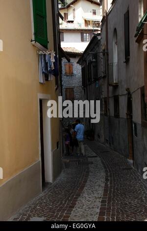 Narrow streets and historic buildings dominate the old town of Limone. Limone sul Garda is located on the western shore of Lake Garda in the province of Brescia, in Lombardy, Italy. Photo: Klaus Nowottnick Date: August 28, 2014 Stock Photo