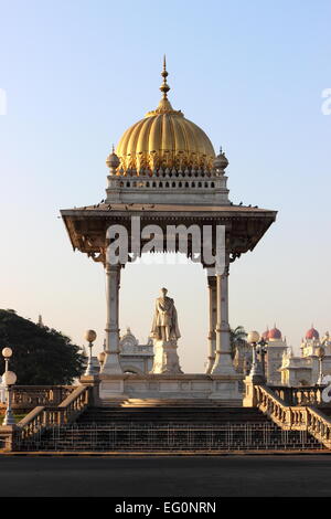 Circle of Chamaraja Wodeyar X in the centre of a roundabout in Mysore ...