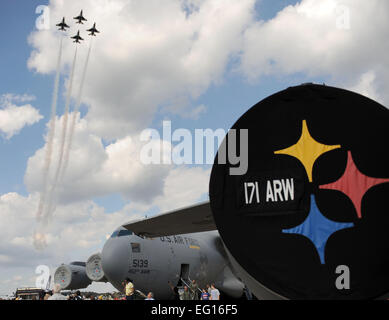 The U.S. Air Force Air Demonstration Squadron &quot;Thunderbirds&quot; fly the diamond formation over Pittsburgh International Airport Air Reserve Station during the Wings Over Pittsburg Air Show Sept. 12, 2010. Staff Sgt. Larry E. Reid Jr. Stock Photo