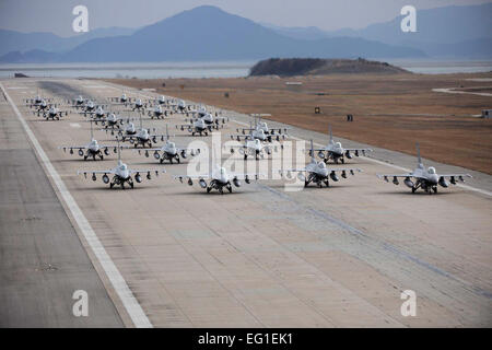 Fighter aircraft from the U.S. 8th Fighter Wing and the Republic of ...