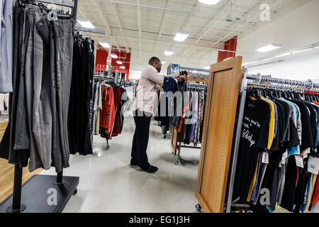 Mediabakery - Photo by Age Fotostock - Florida, West Palm Beach, TJ Maxx,  discount store, shopping, inside, men´s, clothing, dress shirts, ties,  sale, display, Tommy Hilfiger