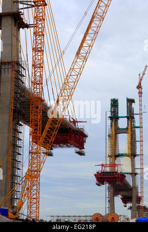 Bridge construction, Mekong river, Phnom Penh, Cambodia Stock Photo