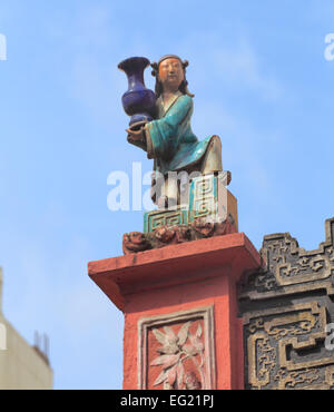 Decorations of the roof of Emperor Jade Pagoda (Chua Ngoc Hoang or Phuoc Hai Tu, Ho Chi Minh City (Saigon), Vietnam Stock Photo