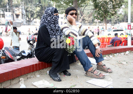 Dhaka, Bangladesh. 14th February, 2015. A young couple on Valentine’s Day at Shohrawardi Uddan. in dhaka. Stock Photo