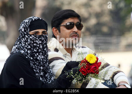 Dhaka, Bangladesh. 14th February, 2015. A young couple on Valentine’s Day at Shohrawardi Uddan. in dhaka. Stock Photo