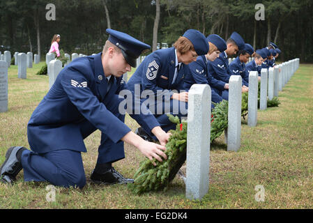 Airmen from MacDill Air Force Base, Fla., place wreaths on the graves of veterans during Wreaths Across America Day at Florida National Cemetery in Bushnell , Fla., Dec. 15, 2012. Ten Airmen from MacDill AFB traveled to the cemetery to participate in the event.  Airman 1st Class David Tracy Stock Photo