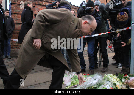 Denmark, Copenhagen. 15th Feb, 2015. French Interior Minister Bernard Cazeneuve lays flowers in front of at the cultural center Krudttoenden, where a man was killed and three police officer were wounded, in Copenhagen, Feb. 15, 2015. Copenhagen's police director Thorkild Fogde said at a press conference that the police have identified the alleged offender, who was killed by police early Sunday morning in the Noerrebro neighborhood in Copenhagen. Credit:  Shi Shouhe/Xinhua/Alamy Live News Stock Photo