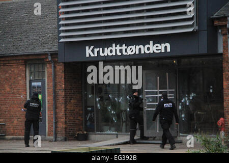 Denmark, Copenhagen. 15th Feb, 2015. Danish policemen stand guard at the cultural center Krudttoenden, where a man was killed and three police officer were wounded, in Copenhagen, Feb. 15, 2015. Copenhagen's police director Thorkild Fogde said at a press conference that the police have identified the alleged offender, who was killed by police early Sunday morning in the Noerrebro neighborhood in Copenhagen. Credit:  Shi Shouhe/Xinhua/Alamy Live News Stock Photo