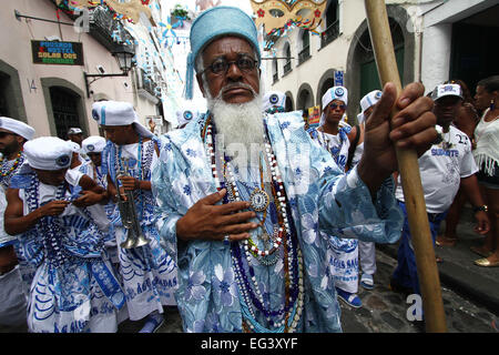 Salvador De Bahia, Brazil. 15th Feb, 2015. Members of the Sons of Gandhi block march in the streets of the Pelourinho neighborhood, in the framework of the 2015 Carnival in Salvador de Bahia, Brazil, on Feb. 15, 2015. Credit:  Arthur Garcia/Coperphoto/Estadao Conteudo/AGENCIA ESTADO/Xinhua/Alamy Live News Stock Photo