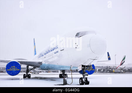 Condor Boeing B 767-300 aircraft in parking position in the snow, Airport Munich Franz Josef Strauss, MUC, EDDM, Munich Stock Photo