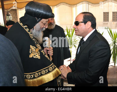 Cairo. 16th Feb, 2015. The photo released by Egyptian state-run news agency MENA shows that Egyptian President Abdel Fattah al-Sisi (R) offers his condolences to Egypt's Coptic Pope Tawadros II at Saint Mark Cathedral, in Cairo, Egypt, on Feb. 16, 2015, one day after 21 Egyptian Coptic Christians were purportedly murdered by Islamic State (IS) group militants in Libya. Credit:  MENA/Xinhua/Alamy Live News Stock Photo