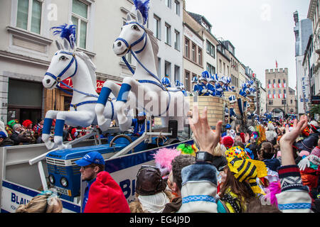 Cologne, Germany. 16th February, 2015. People celebrating shrove Monday procession  in Cologne, Germany. This years theme has been 'social jeck' Credit:  Daniel Kaesler/Alamy Live News Stock Photo