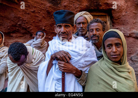 Christian Pilgrims, Biete Giyorgis (Church of Saint George), Lalibela, Ethiopia Stock Photo
