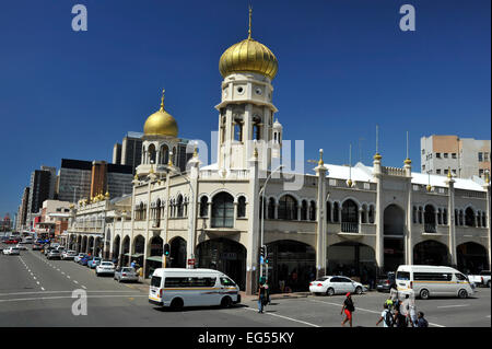 Street view of traffic in front of Juma Masjid Muslim mosque, landmark building in Indian Quarter of Durban, South Africa Stock Photo