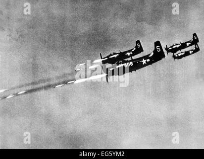 US NAVY DOUGLAS SKYRAIDER AD-4s firing 5-inch rockets  in Korea in  October 1950 Stock Photo