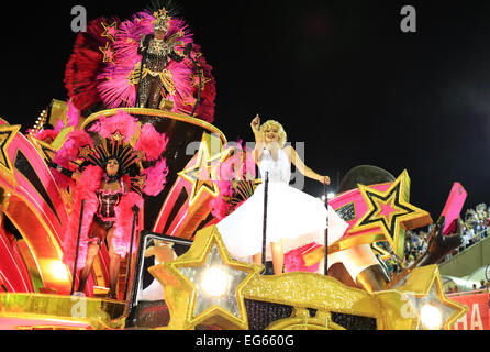 Rio De Janeiro, Brazil. 17th Feb, 2015. Revellers participate in the carnival samba parade at the Sambadrome in Rio de Janiero, Brazil, Feb. 17, 2015. Credit:  Zhang Qiang/Xinhua/Alamy Live News Stock Photo