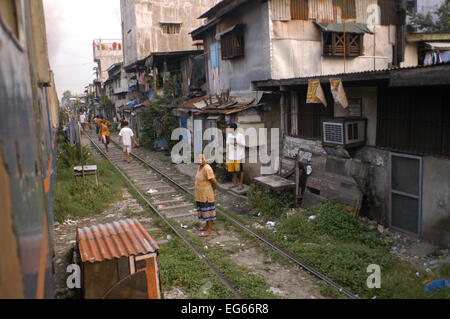 People living along the railway. Maninal train Station. Slum dwellings in Blumentritt Manila. Rail track and squatters at Blumentritt Manila. Stock Photo