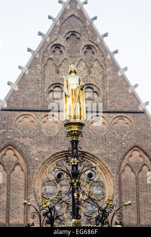 Gold statue on top of a fountain outside the Ridderzaal at the Binnenhof, Den Haag, The Hague Stock Photo