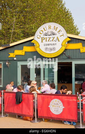 Gourmet Pizza restaurant on the South Bank near Gabriel's Wharf Stock Photo