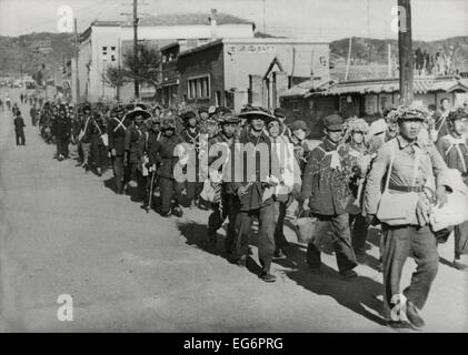 Chinese Civil War 1946-1949. Chinese students evacuate the city during the Battle of Kalgan, October 10-20, 1946. The Communist Stock Photo