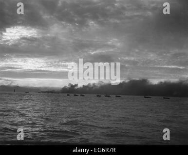 Landing craft loaded with U.S. Marines head for the smoking beach before the Inchon Landing. Sept. 15, 1950. Korean War, Stock Photo