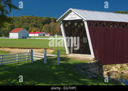 FALL SCENIC HARMON COVERED BRIDGE PLUM CREEK INDIANA COUNTY PENNSYLVANIA USA Stock Photo