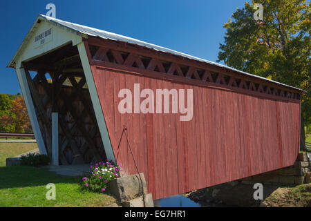 FALL SCENIC HARMON COVERED BRIDGE PLUM CREEK INDIANA COUNTY PENNSYLVANIA USA Stock Photo