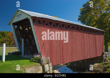 FALL SCENIC HARMON COVERED BRIDGE PLUM CREEK INDIANA COUNTY PENNSYLVANIA USA Stock Photo